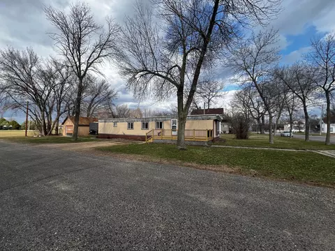 Exterior - 202 E St Olaf Ave, Belview, MN 56214 photo 13 of 14