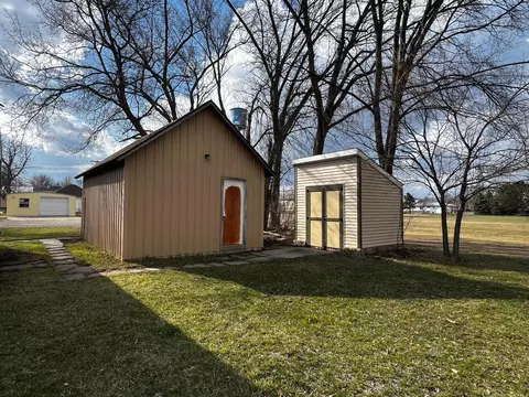 Exterior - 202 E St Olaf Ave, Belview, MN 56214 photo 11 of 14