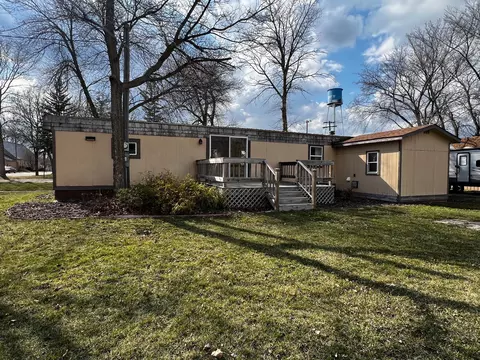 Exterior - 202 E St Olaf Ave, Belview, MN 56214 photo 4 of 14