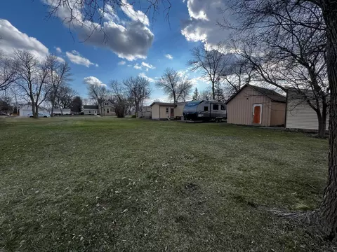 Exterior - 202 E St Olaf Ave, Belview, MN 56214 photo 9 of 14