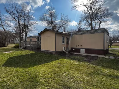 Exterior - 202 E St Olaf Ave, Belview, MN 56214 photo 5 of 14