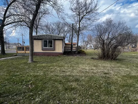 Exterior - 202 E St Olaf Ave, Belview, MN 56214 photo 7 of 14