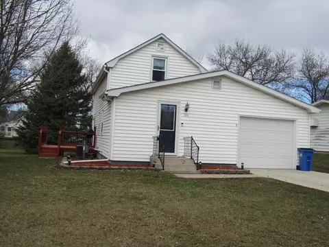 146 7th St, Dawson, MN 56232