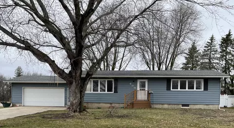 600 Winnie Ave, Windom, MN 56101