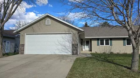 807 Southview Ct W #A, Marshall, MN 56258