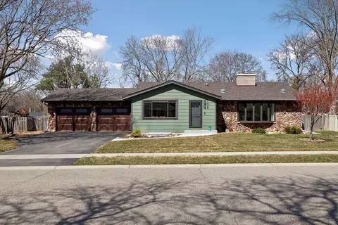 105 Hidden Meadow Rd, Apple Valley, MN 55124