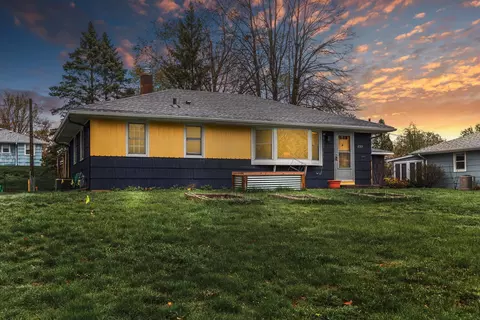 2315 Navajo Rd, North Saint Paul, MN 55109