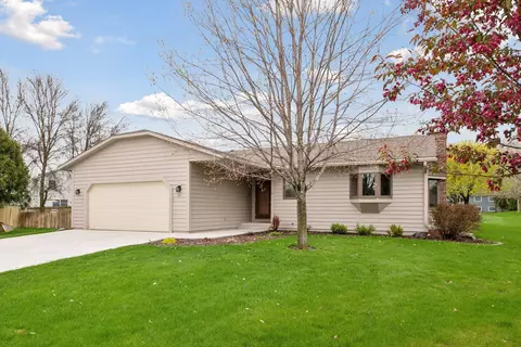 32 Dana Cir, Waconia, MN 55387