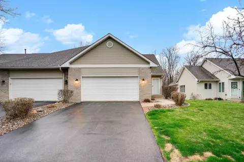 112079 Stone Creek Dr, Chaska, MN 55318