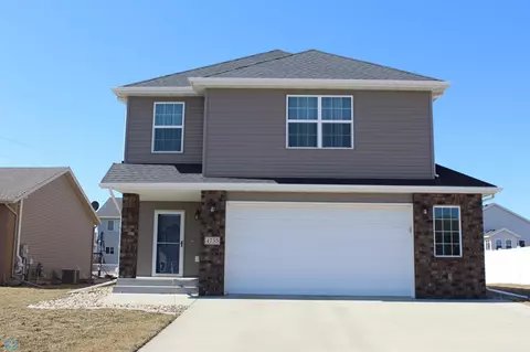 4755 53rd St S, Fargo, ND 58104
