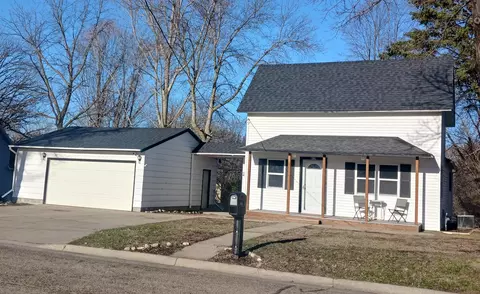 919 Sunset Dr, Fergus Falls, MN 56537