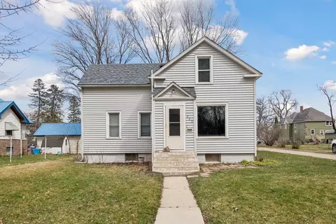 820 Ford Ave N, Glencoe, MN 55336