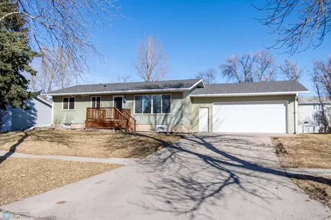 832 10 12 Ave W, West Fargo, ND 58078