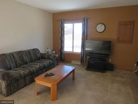 2104 9th St E, Glencoe, MN 55336 photo 4