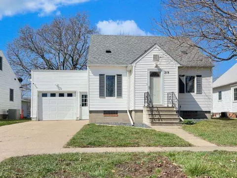 219 S James St, Fairmont, MN 56031