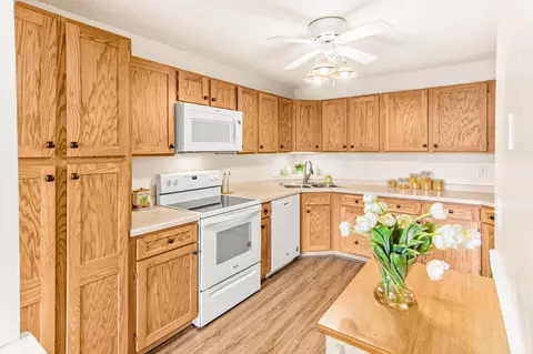 1580 Wheelock Ln #303, Saint Paul, MN 55117
