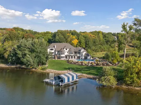 8825 Ridge Ponds Dr, Victoria, MN 55386
