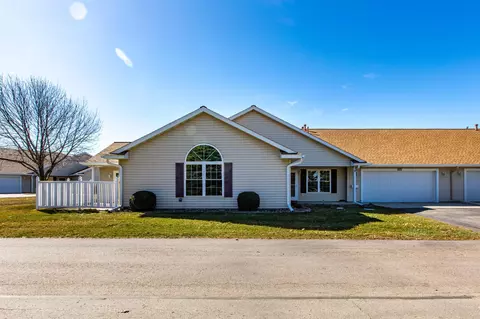2724 NE Century Ct NE, Rochester, MN 55906