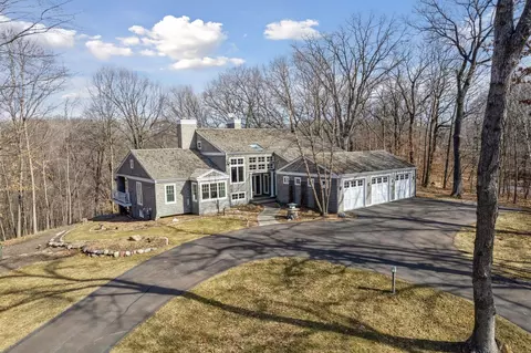 1350 Hesse Farm Rd, Chaska, MN 55318