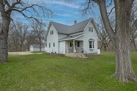 117 Lake Ave N, Paynesville, MN 56362