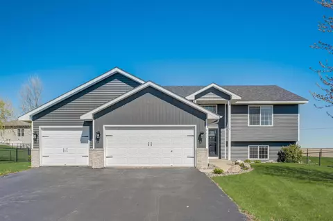201 Quail Dr, Montrose, MN 55363