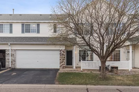2058 Mockingbird Ave #207, Shakopee, MN 55379