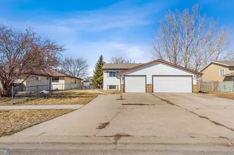3403 12th St S, Moorhead, MN 56560