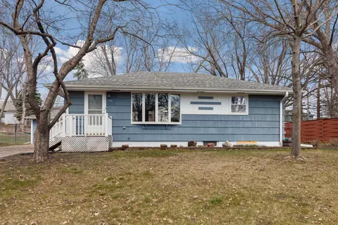 6740 4th St N, Oakdale, MN 55128