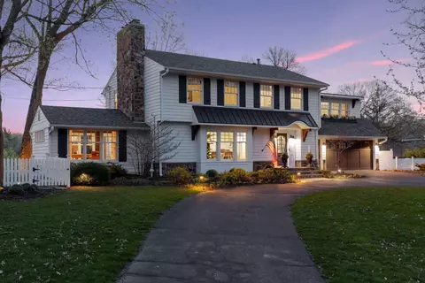 18202 Shavers Lake Dr, Deephaven, MN 55391