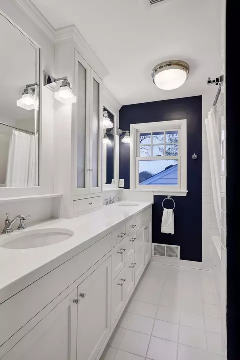 Bath - 18202 Shavers Lake Dr, Deephaven, MN 55391 photo 6 of 7