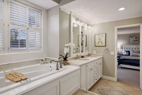 Bath - 18202 Shavers Lake Dr, Deephaven, MN 55391 photo 5 of 7