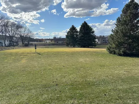 2202 10th Ave SE, Willmar, MN 56201 photo 2