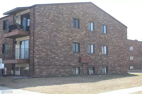2650 15th St S #101, Fargo, ND 58103