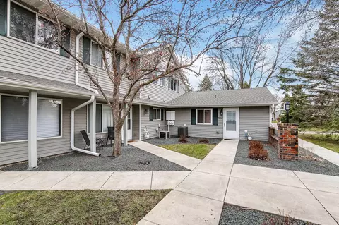 7674 13th St N, Oakdale, MN 55128