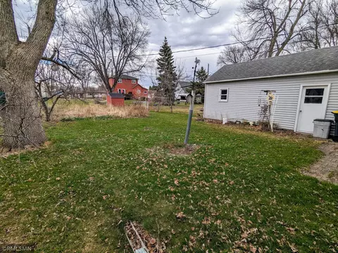 331 S 9th St, Bird Island, MN 55310 photo 4