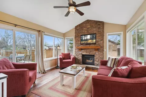 2249 Henna Ave N, Oakdale, MN 55128