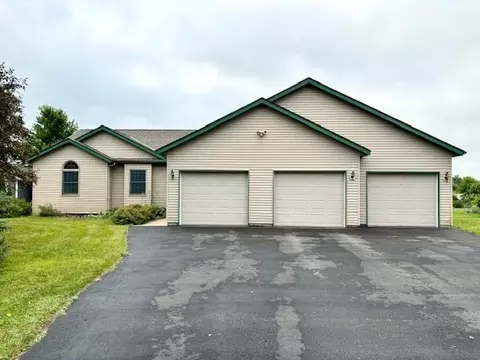 4489 Roberds Lake Trl, Faribault, MN 55021
