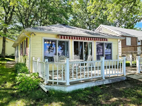 20279 Oakland Beach Rd, Detroit Lakes, MN 56501