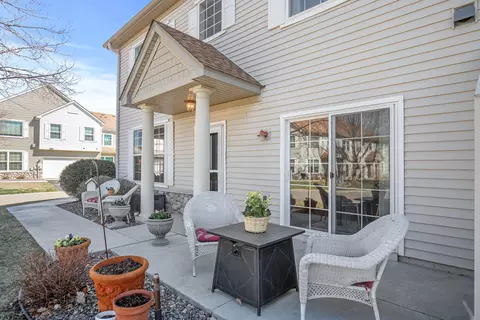 2031 Blue Sage Ln E, Chanhassen, MN 55317