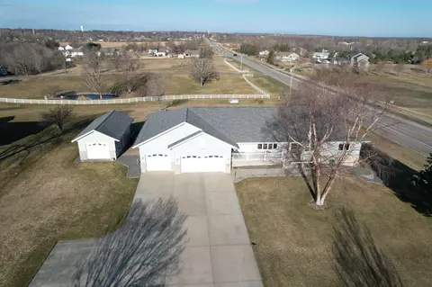 308 Country Oak Dr, Sauk Centre, MN 56378