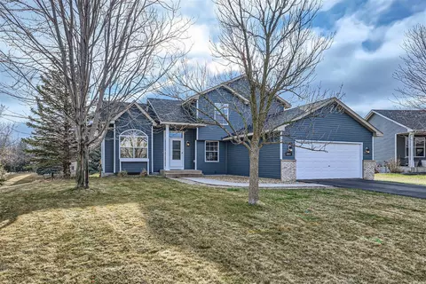 1883 Quail Dr, Shakopee, MN 55379