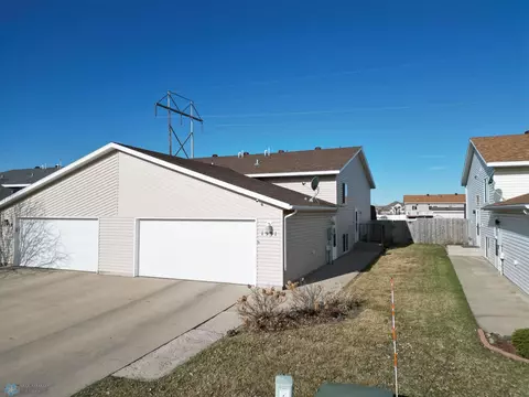 1931 52 St S, Fargo, ND 58103