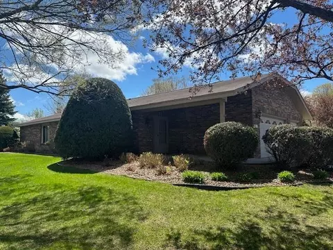 80 Inland Ln N, Plymouth, MN 55447
