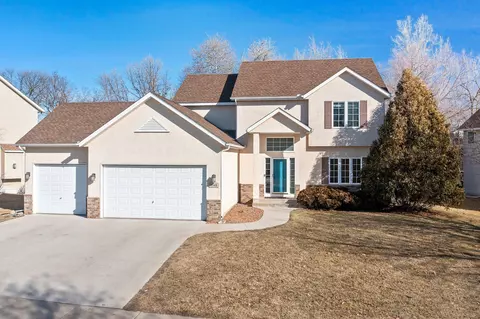8541 College Trl, Inver Grove Heights, MN 55076
