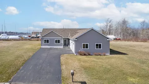 552 Marina Dr, Superior, WI 54880