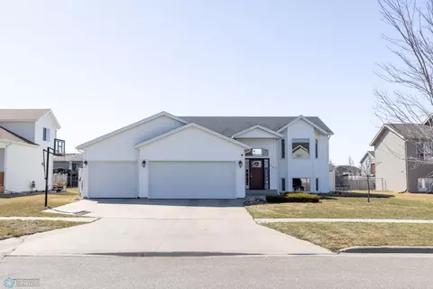 3538 Eagle Run Dr, West Fargo, ND 58078