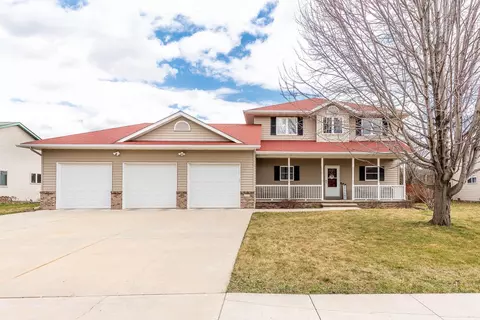 227 Woodhaven Ln, Mankato, MN 56001