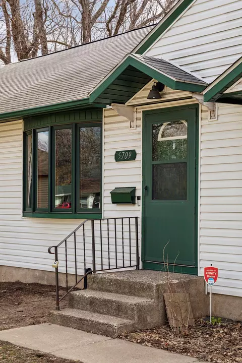 5709 Wilshire Blvd, Crystal, MN 55429