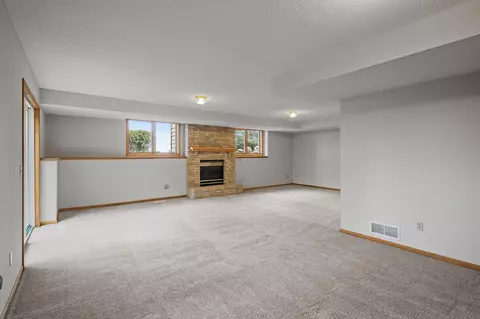 Living - 27975 Thomas Ave, Webster, MN 55088 photo 4 of 11
