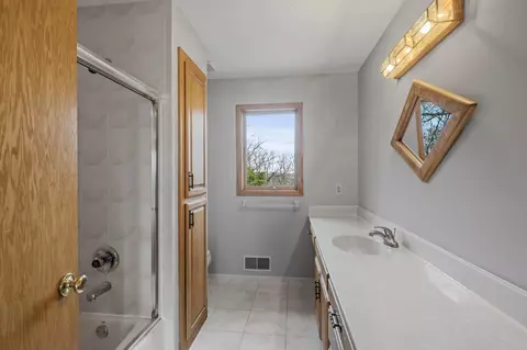 Bath - 27975 Thomas Ave, Webster, MN 55088 photo 1 of 6